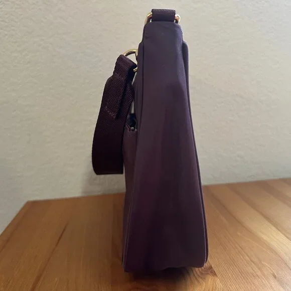 Lululemon City Essentials Small Shoulder Bag 3L Black Plum - Picture 2 of 6